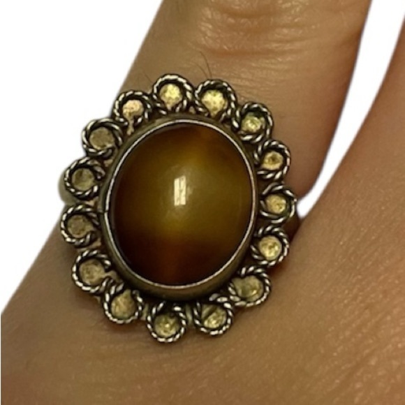 Sterling silver ring. Size 4. Unique brown stone. Beauty! Cool design - Picture 1 of 6